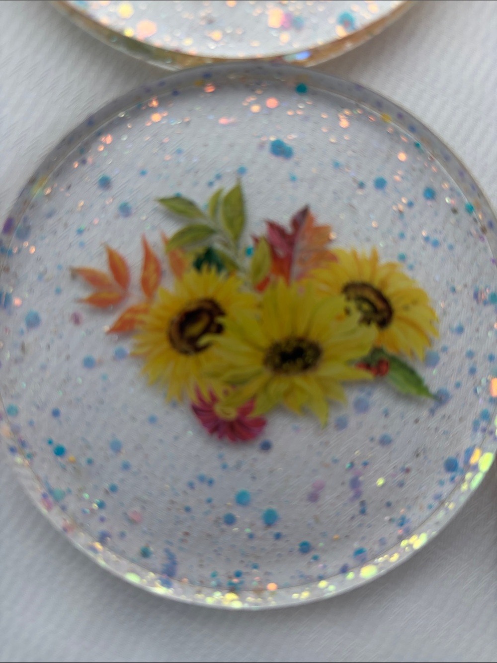 Handmade Set of 5 Sunflower Resin Coasters with Glitter - Picture 4 of 6